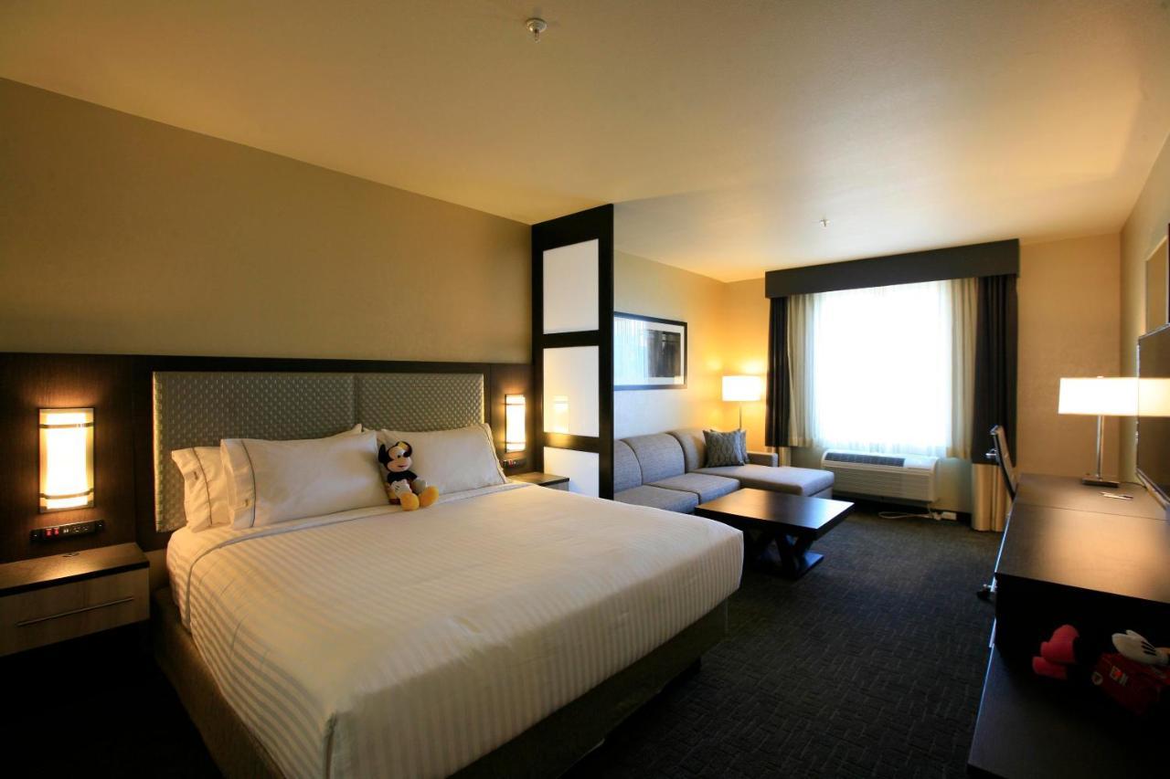 Holiday Inn Express & Suites Anaheim Resort Area By Ihg Dış mekan fotoğraf